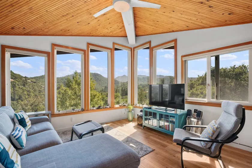 Modern Home with 360° Views in Fairfax - Image 1