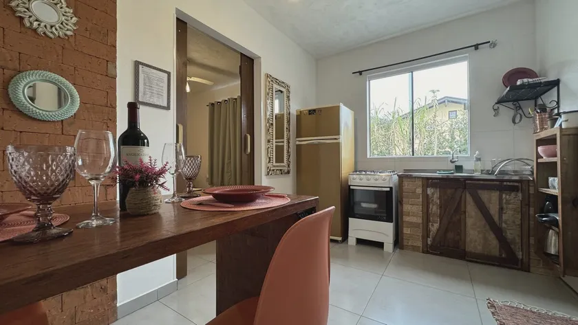 Couple apartment overlooking the pool - Image 1