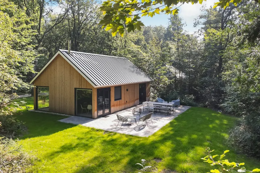 Cozy forest house with a large garden - Image 1