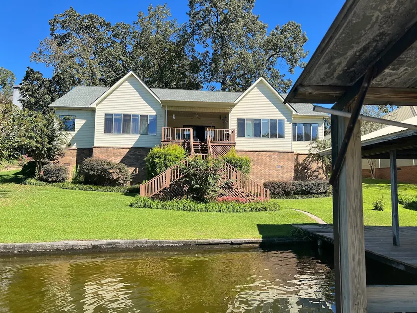 Lakehouse on Weoka Cove, Lake Jordan - Image 1
