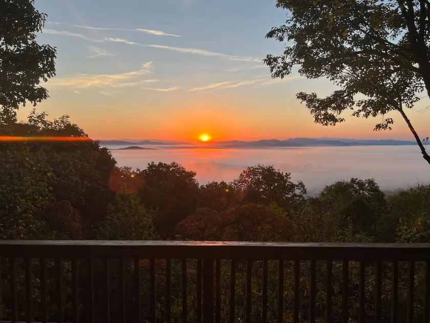 Sunrise Cabin NC Mtn VIEWS sleeps 4 - Image 1