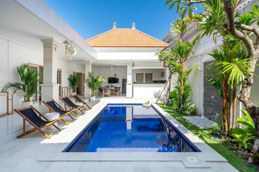 Brand new private villa, large pool, beach access - Image 1