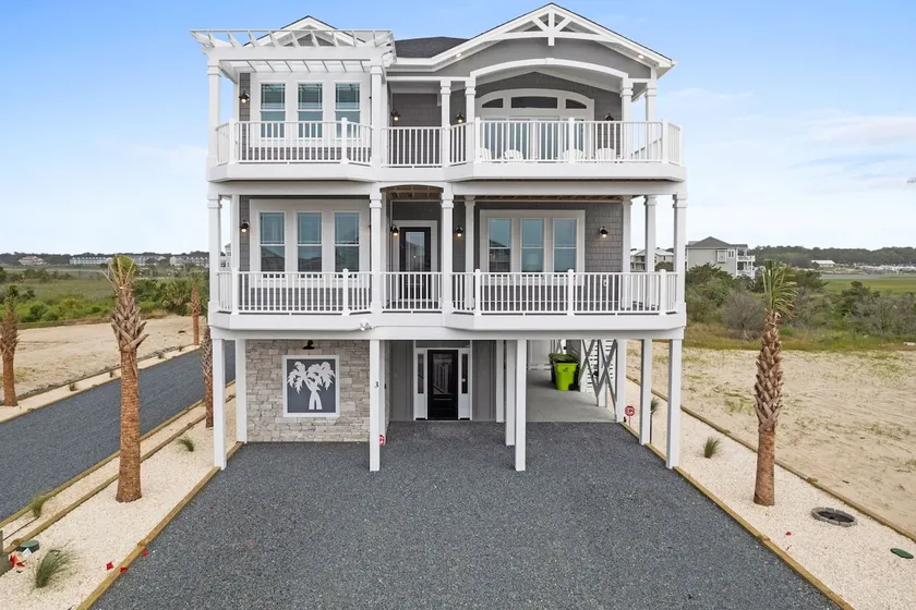 All The Ocean Views at this 5 bed 5 beach getaway - Image 1