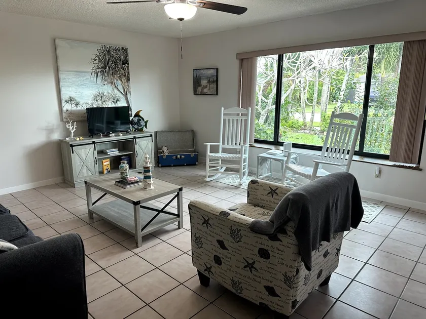 Coastal Getaway Near the FL Keys - Image 1