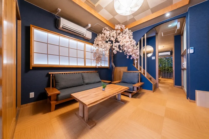 (ちよ) Cherry blossom room 10 minutes by train to USJ 4 bedrooms 2 bathrooms 4 toilets - Image 1