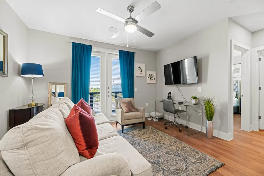 Elegant King Bed Apt w/ Pool + Gym + Free Parking - Image 1