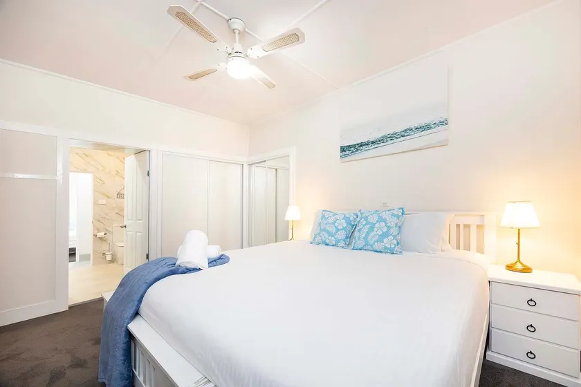 10 Wallis street - Image 1