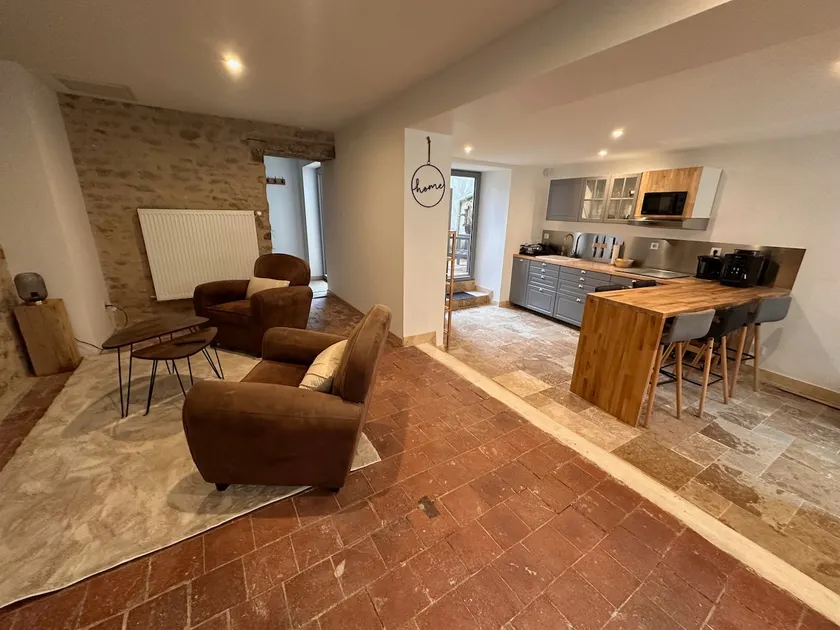 Au Petit Langres: Downtown Accommodation - Image 1