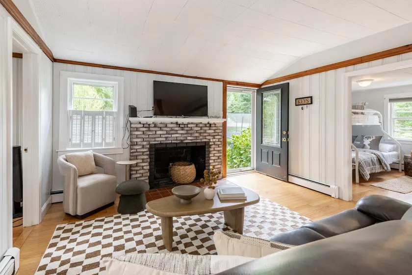 Cozy 3bd Lake House in Mashpee! - Image 1