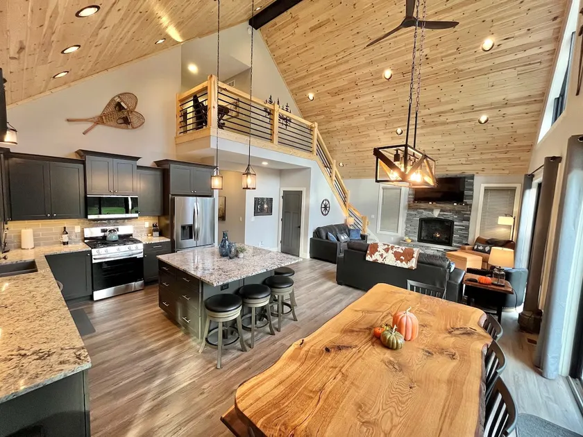 New Build 8bd/4ba Betsie River Cabin,Kayaks,6acres - Image 1