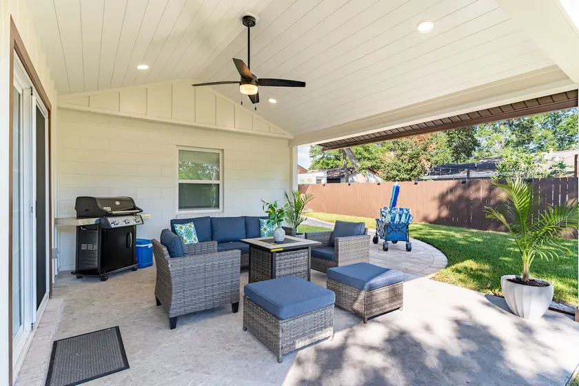 Family Home 3BR. FIRE PIT. Private fenced yard - Image 1