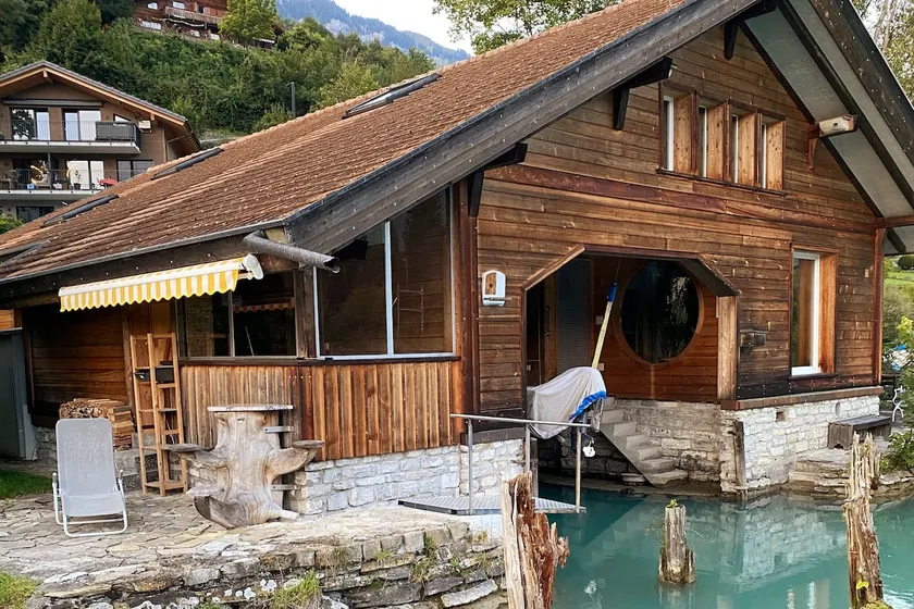 Boathouse 122 on the river Aare - Image 1