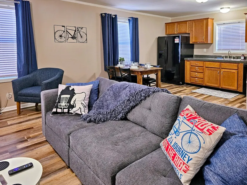 Relaxing getaway comfy queen beds fast WiFi 2 bed - Image 1