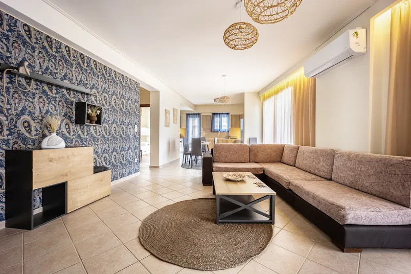 Komis House - Cozy Stay near Metro - Image 1