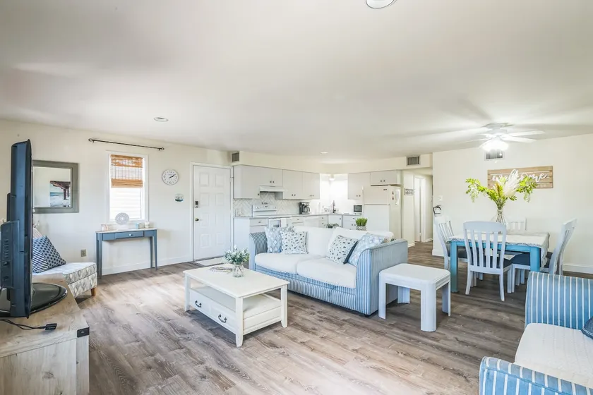 Castaway Cove Cottage - Image 1
