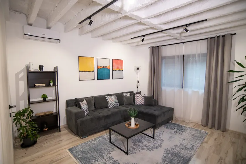 Minimal Design Apartment • Walk to Center - Image 1