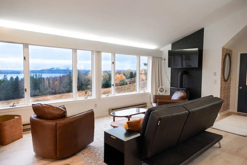 Airy Studio, Lake Access & Views, AC, 5minDowntown - Image 1