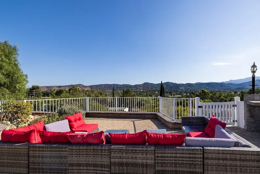 Mountain View Paradise - Image 1