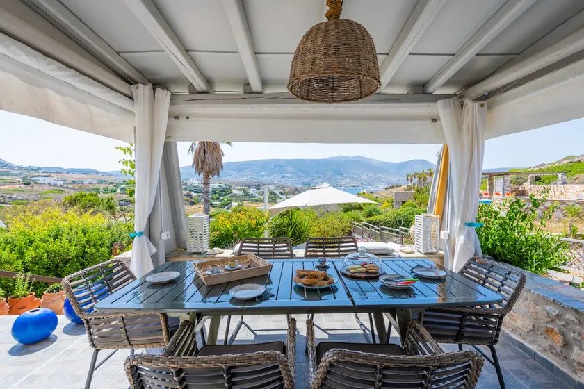 Beautiful stone-build maisonette with a view - Image 1