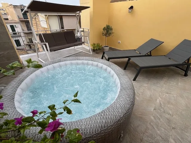 Nela's Terrace - Image 1