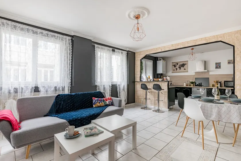 Large 85 m² 2-bedroom apartment Downtown • 7 guests Wi-fi - Image 1
