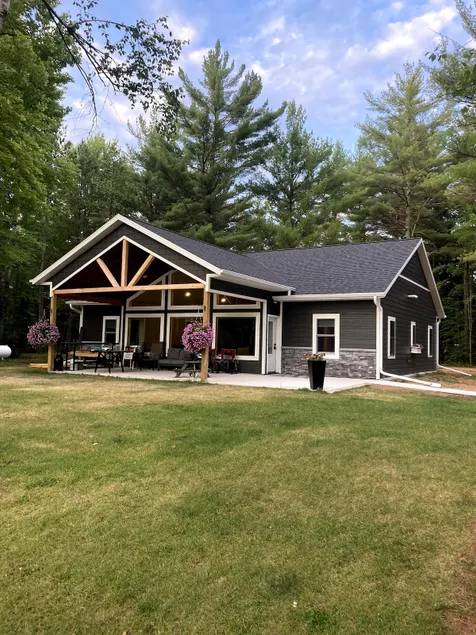 Beautiful Lakehouse on a private lake in Gresham - Image 1
