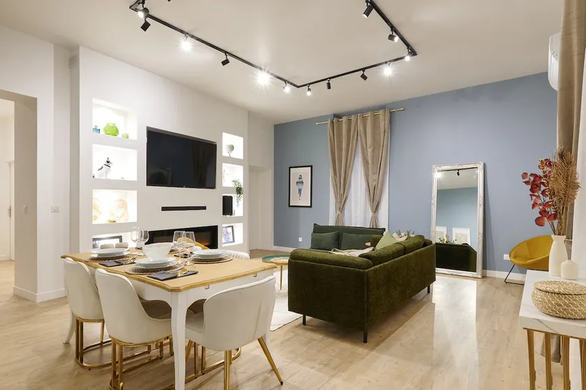 Prestigious apartment in the heart of the historic center - Image 1