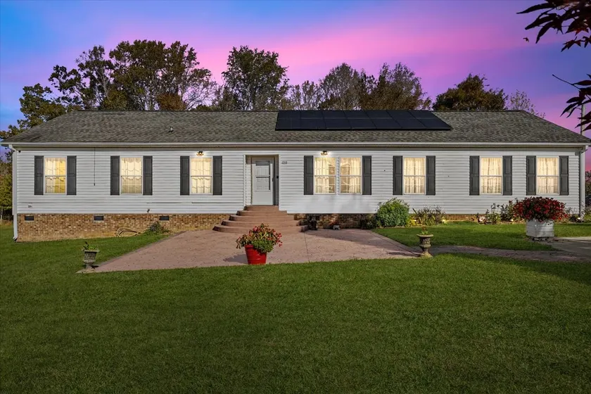 Large Spacious Home: Close to Hyco and Mayo Lake - Image 1