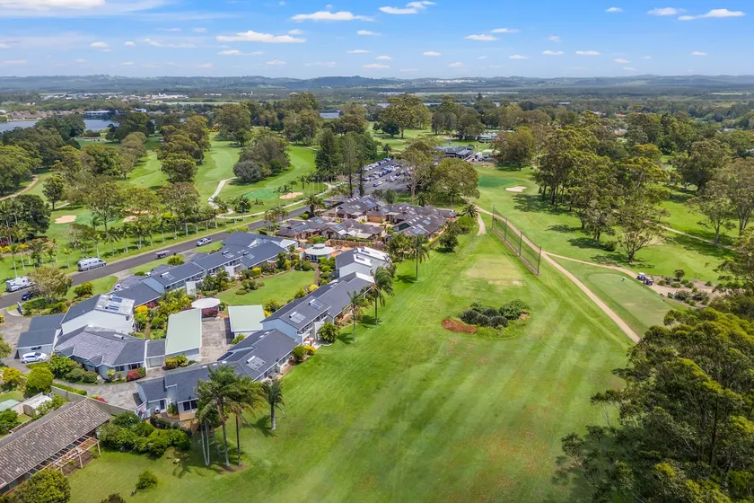Ballina Golf Unit - Views of Ballina Golf Course - Image 1