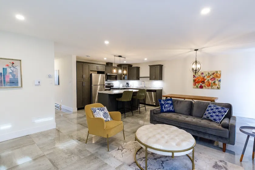 Stylish retreat with Garage - Image 1