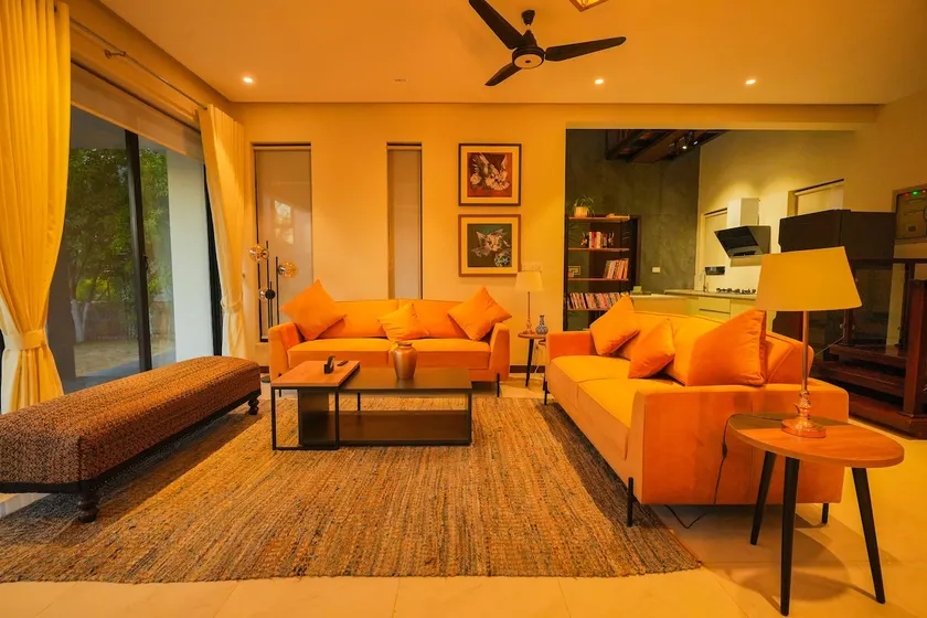 Luxury King size 5-Bed Guest House w/Pool & Garden - Image 1