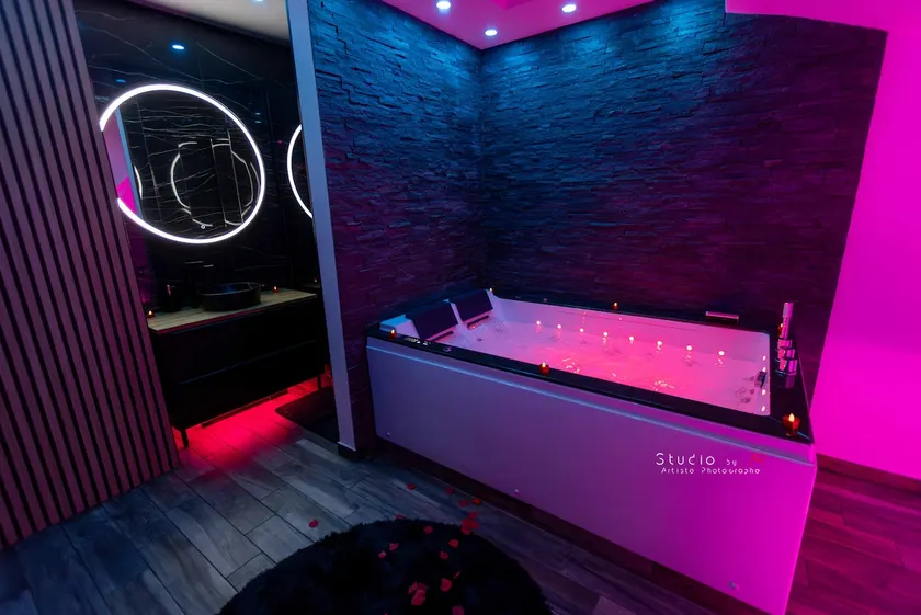 The oasX Luxury Suite - Image 1