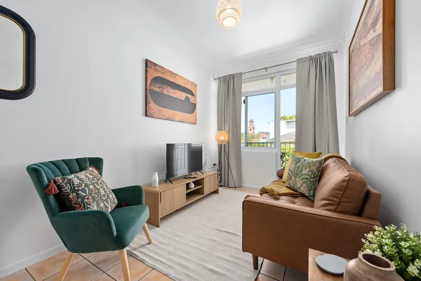 New Farm Nest! 2bed/1bath/2car/balcony - Image 1