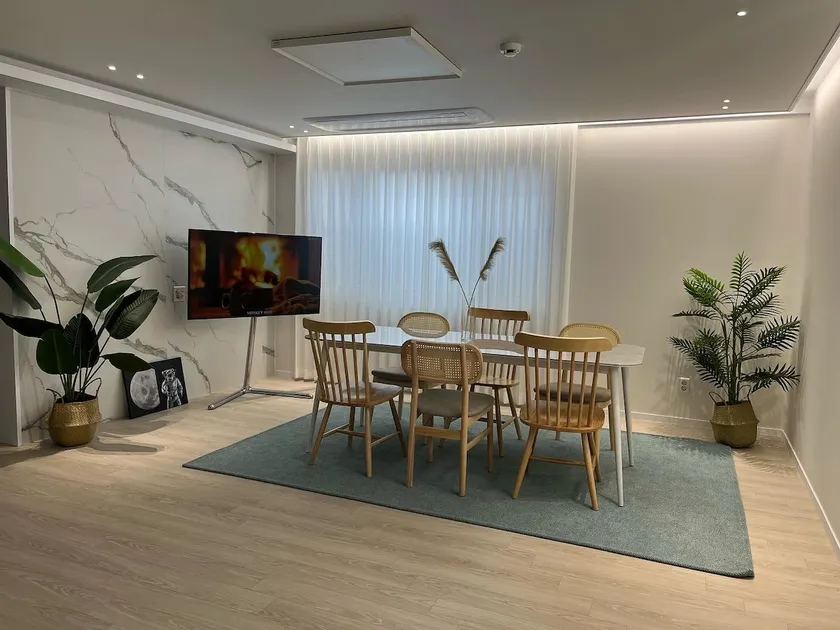 Family travel recommendation Emotional Terrace House/Individual Private House/Suseongmot 5 minutes away/Loft Structure/Private House - Image 1