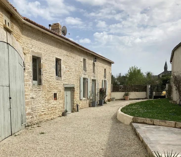 Rural 3 Bedroom Gite with Heated Swimming Pool - Image 1