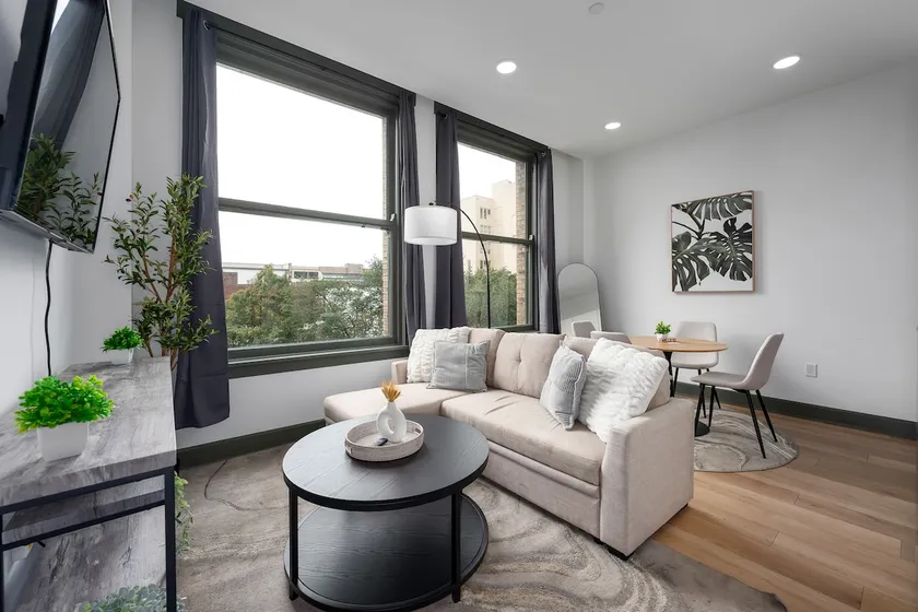 Historic Highrise Beauty l Monthly Stay Discount! - Image 1