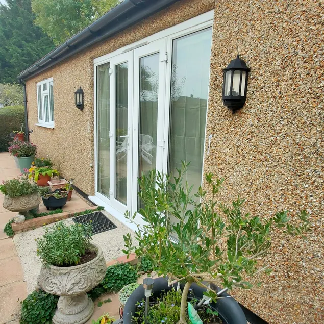 Bee's Place - Image 1
