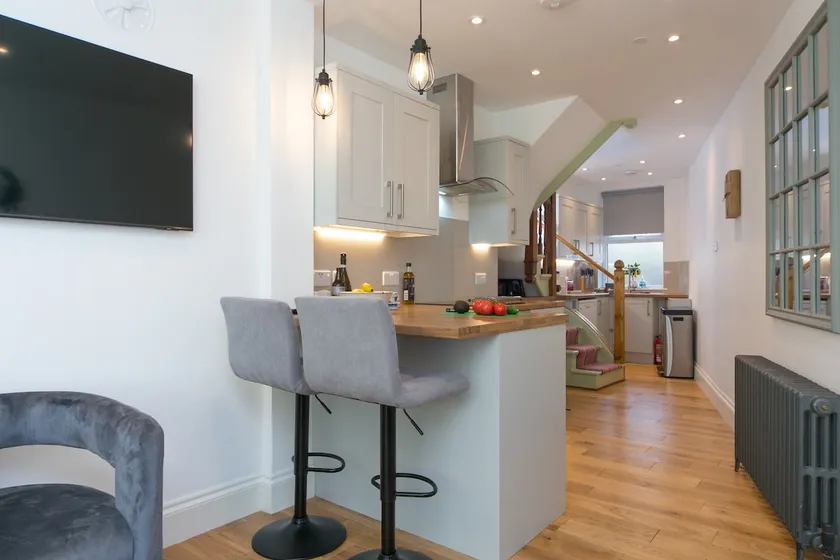 Modern Town House Bangor City Centre - Image 1