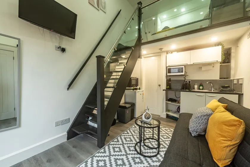 Quirky Studio in Central Reading - Image 1