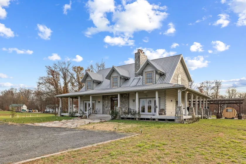 Modern Barndominium. 5 BR. Sauna. Firepit. 11 acre - Image 1