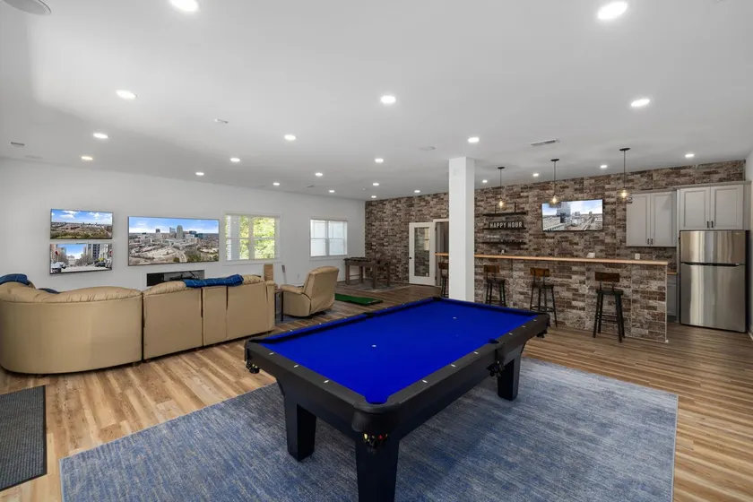 ~6k SqFt / 10 Beds for Luxury & Entertainment - Image 1