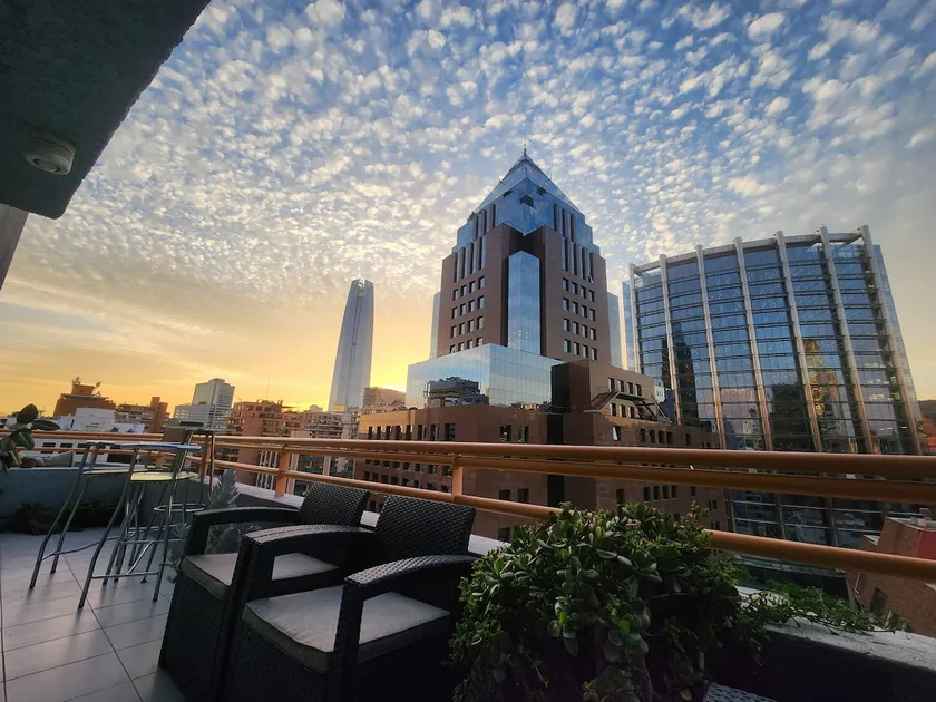 El Golf 2BR, Skyline Views, Workspaces, Fast WiFi! - Image 1