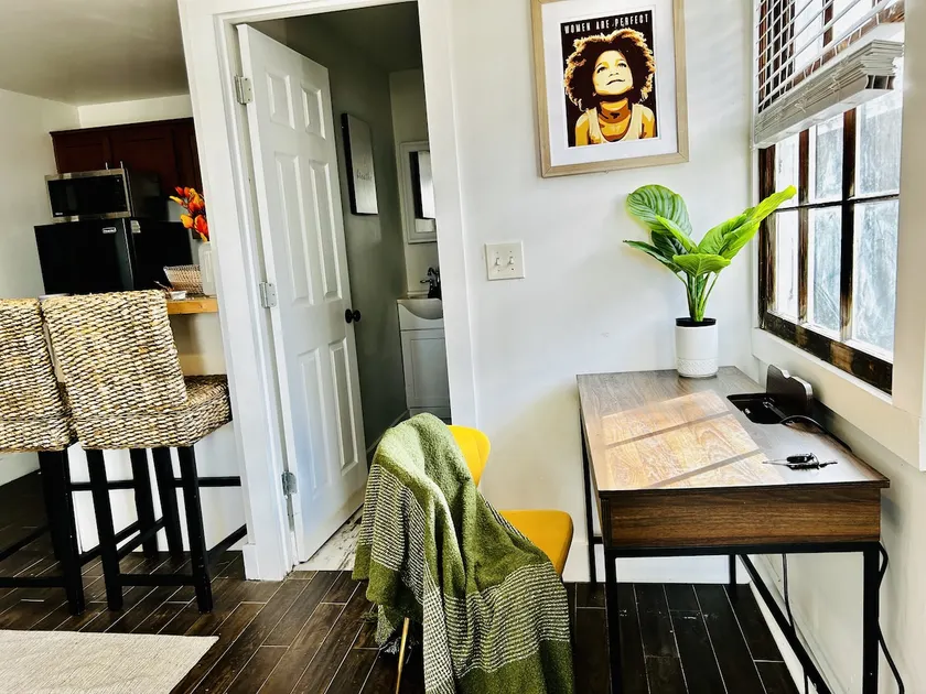 Charming 1-Bed Cottage in Ortega - Image 1