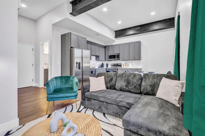 1Bed | 1Bath | 10 Min to DT | Ping Pong | Gym - Image 1