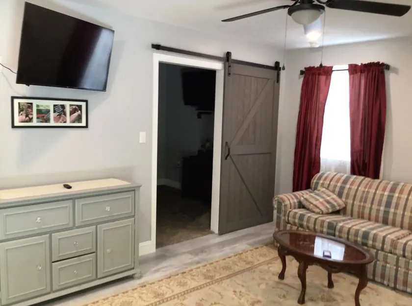 Cozy guesthouse in the holler - Image 1