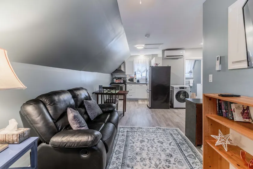 1 Bed 1 Bath Self Contained! - Image 1