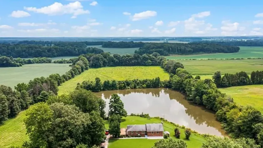Pet Friendly* Lake House with King Master Suite - Image 1