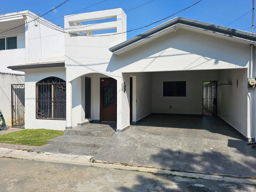 House in Santiago, Valle Dorado - Image 1