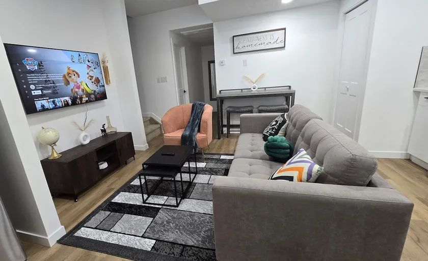Modern, Cozy & spacious 2-bed home - Image 1