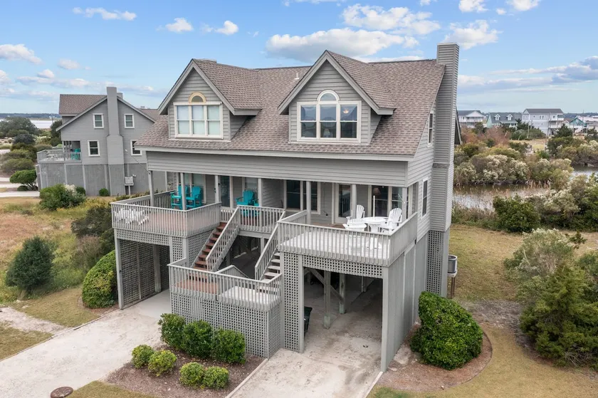 2 min walk to beach & pool, sleeps 8 - Image 1